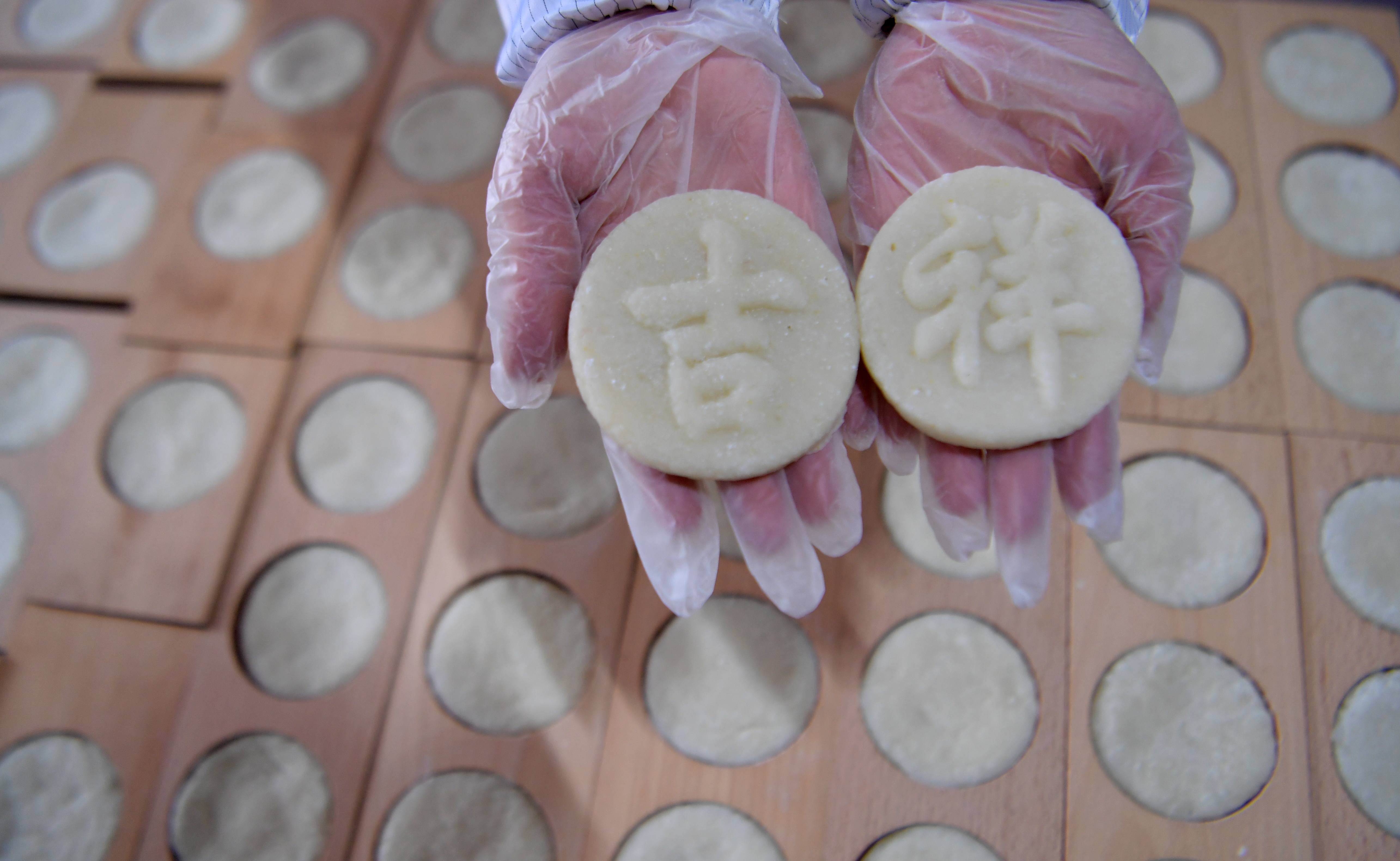 湖北恩施:手工糍粑飘香