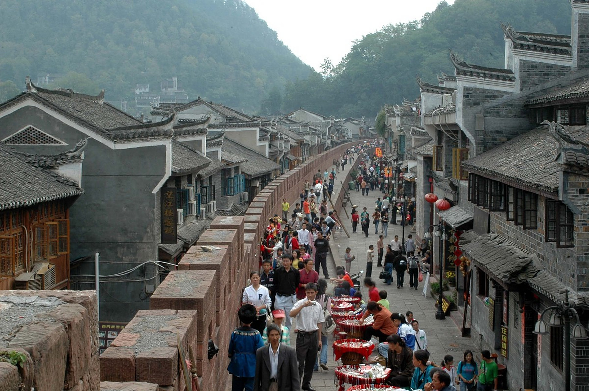 龙泉古镇,位于浙江省丽水市龙泉市境内,是一个有着悠久历史和丰富文化