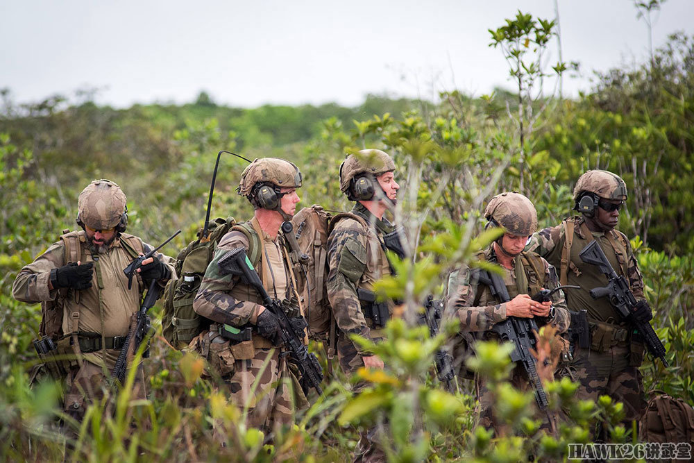 法国外籍军团在苏里南实战演习 已经全面换装hk416步枪