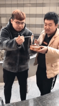 鲱鱼罐头:有"屎"以来最臭的食物,连狗都吃吐了!