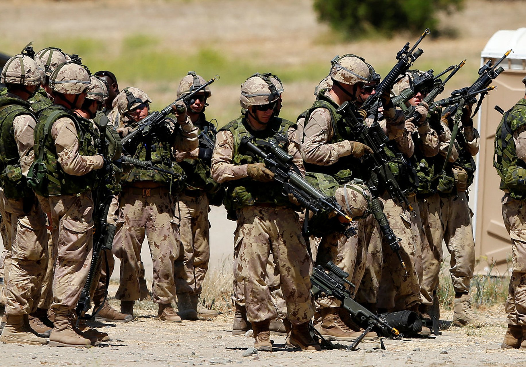 美国一直唯我独尊,独断专行,它宣称与其他国家有着无法割舍的友好关系