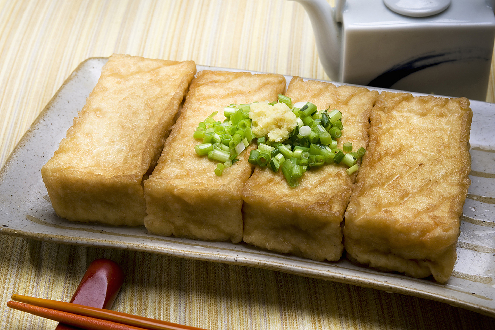 们,今天我要给你们推荐的是潮汕美食中的一颗璀璨明珠——普宁豆干!