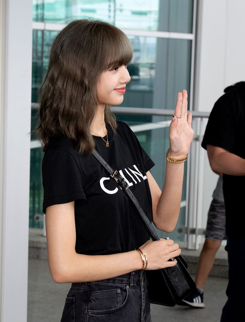 世界女团的lisa# 泰国流行乐女歌手lisa,出生于1997年3月27日,在坦