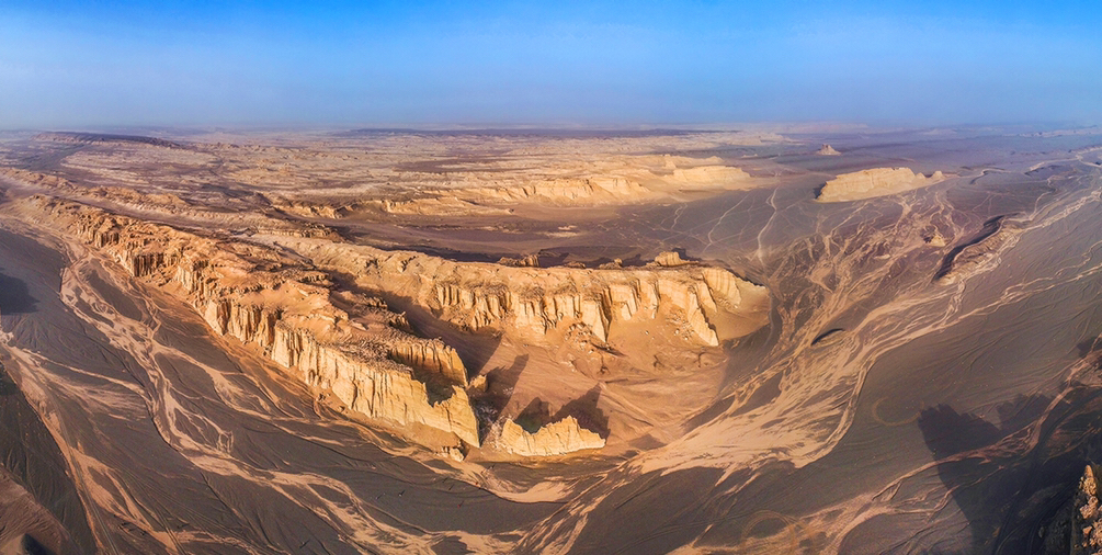 大海道1—罗布泊地区位于新疆塔里木盆地东端,属暖温带大陆性极端干旱