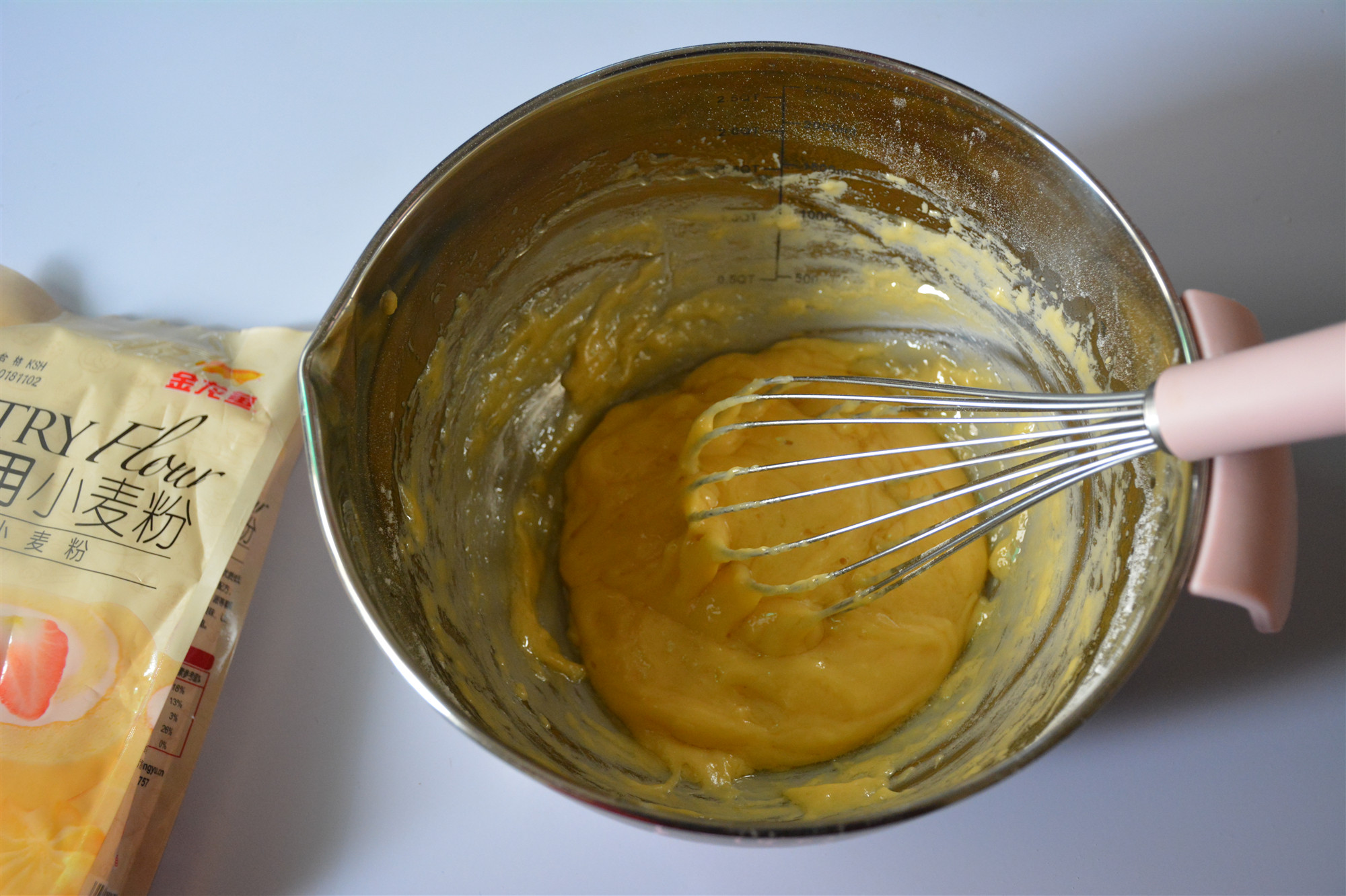 5,接着加入咖啡混合均匀.装入裱花袋.