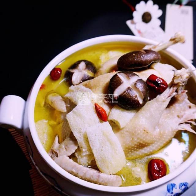 香菇竹荪老鸡汤,益气补脑,这是一碗有鲜气的汤