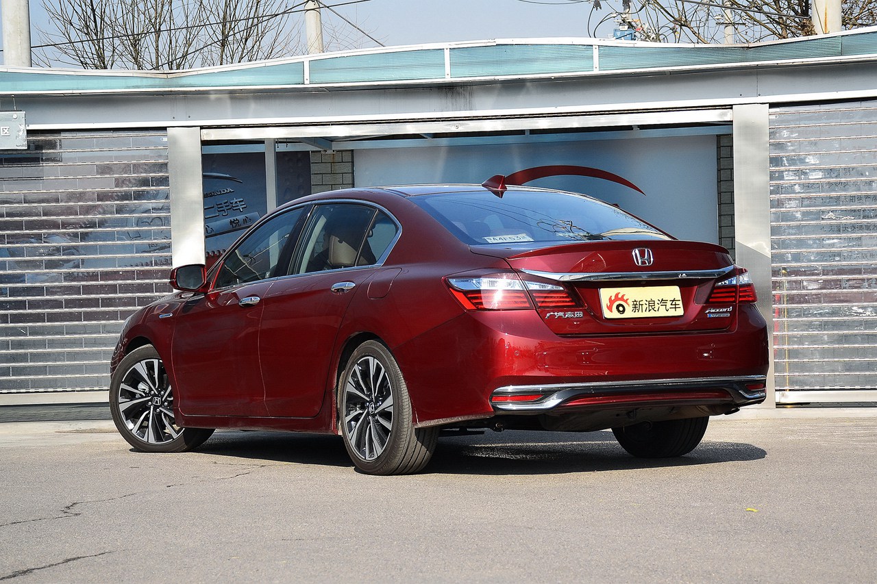 2016款本田雅阁混动2.0l自动锐尊版宝石红