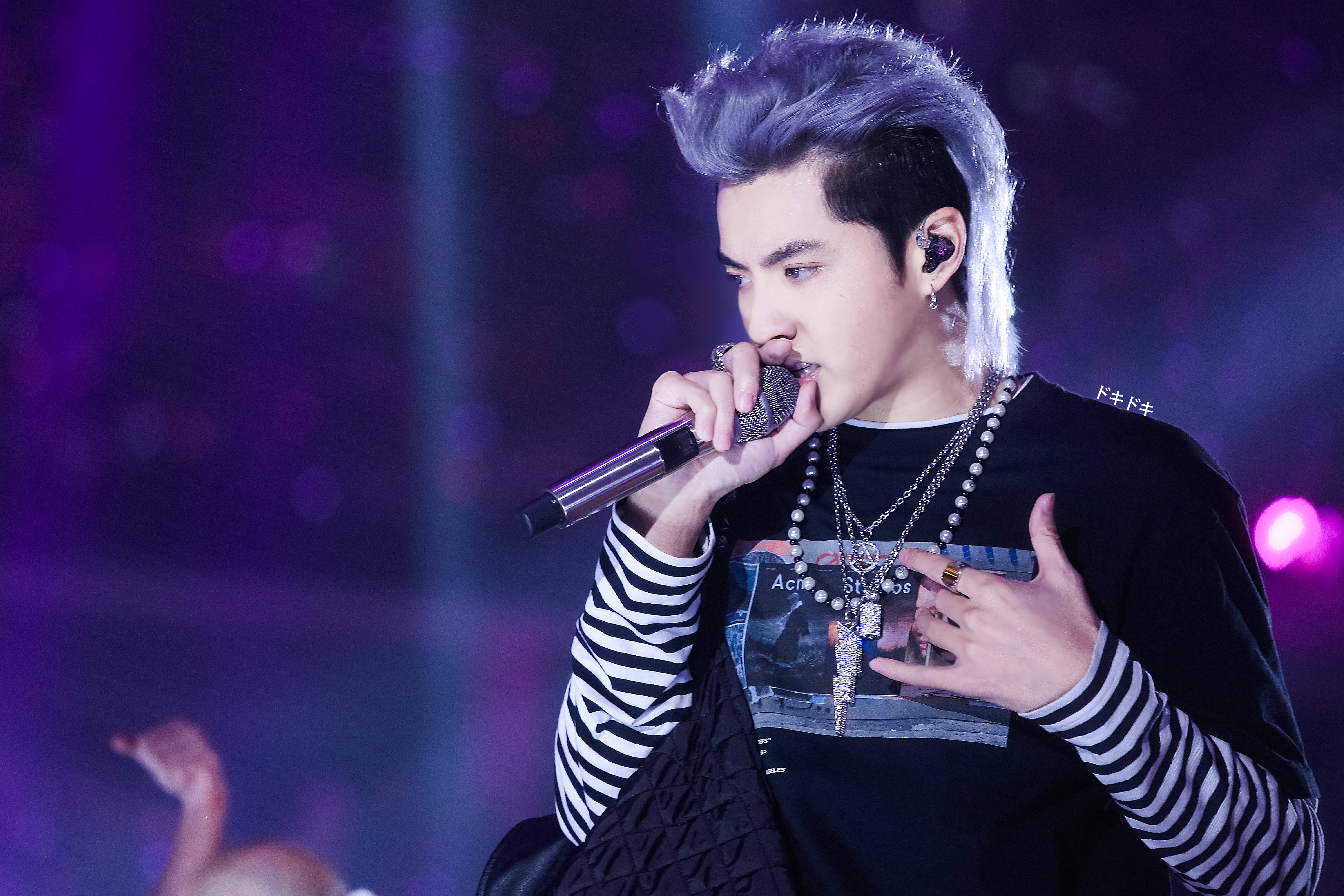 吴亦凡染过的发色像是一道彩虹,换发型次数比我洗头还多!