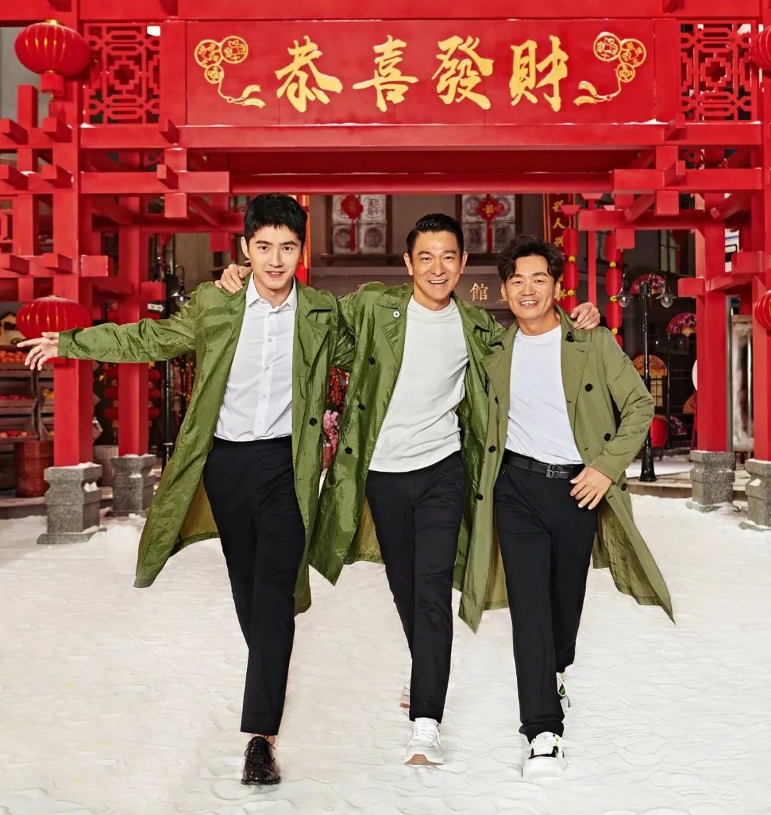 刘德华身穿绿色风衣,演唱《唐探3》送福曲!其实你也可以这样穿