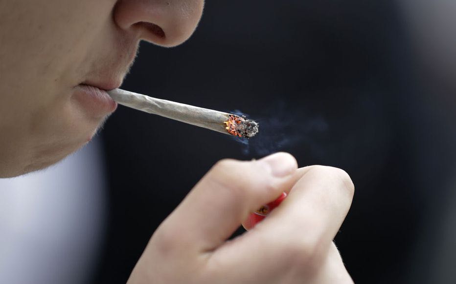 防陌生人递烟!法国连发"迷魂烟"劫案 吸几口就晕倒或癫狂
