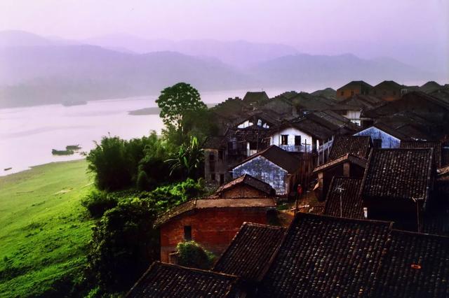 十八家瑶寨位于金秀县忠良乡十八家自然村,县城北偏东25公里处,为盘瑶