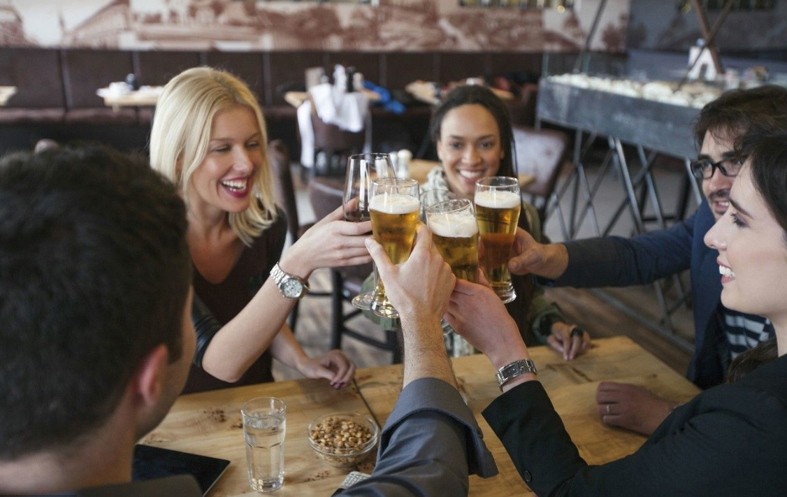 有些男老板喜欢带女下属去应酬,主要是这4种心理!你遇到过吗?