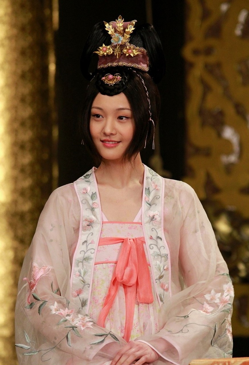 一代才女     上官婉儿  上官婉儿,是唐朝历史上一个富有传奇色彩的