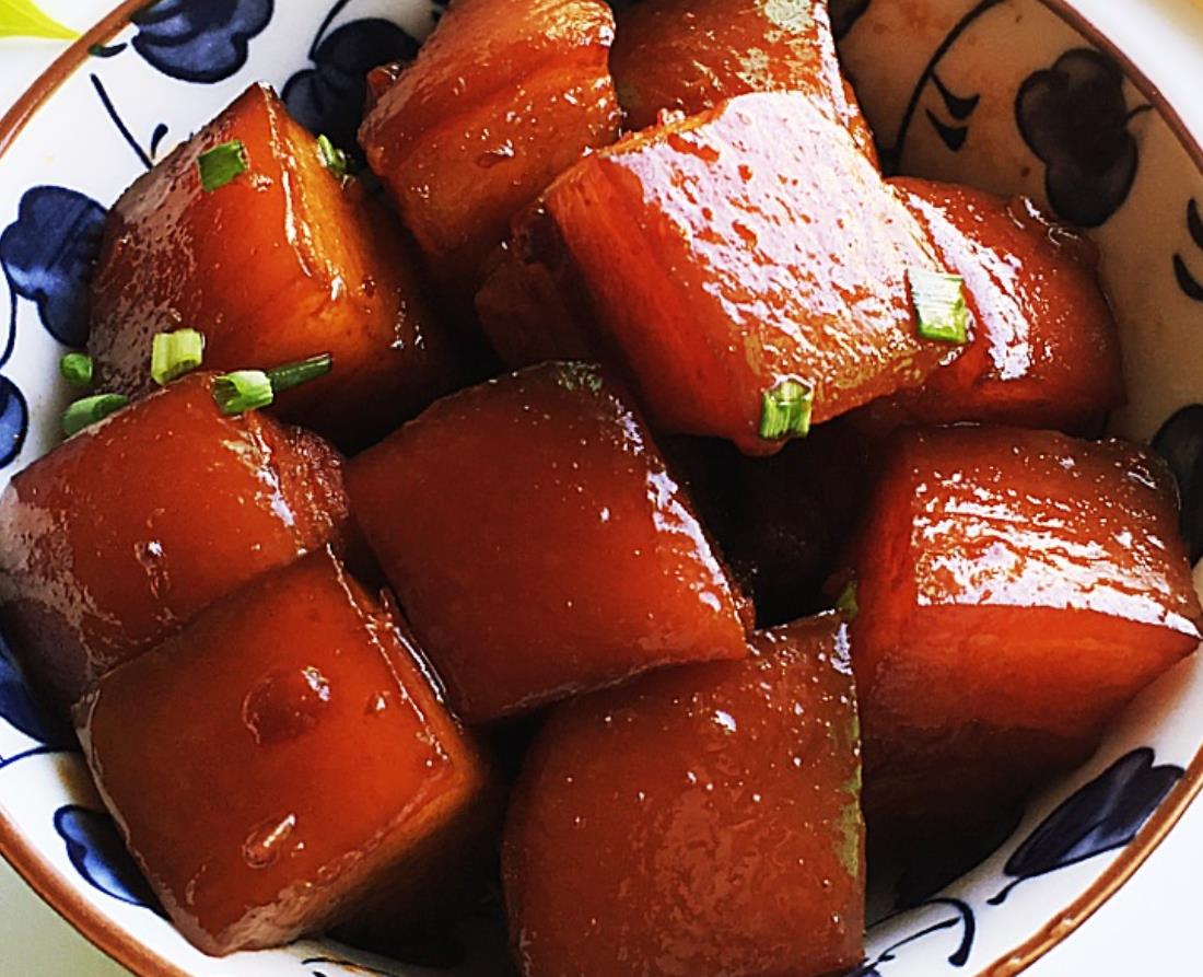 教你做过年硬菜红烧肉,不用一粒盐,加上这料汁,色泽红亮口感好