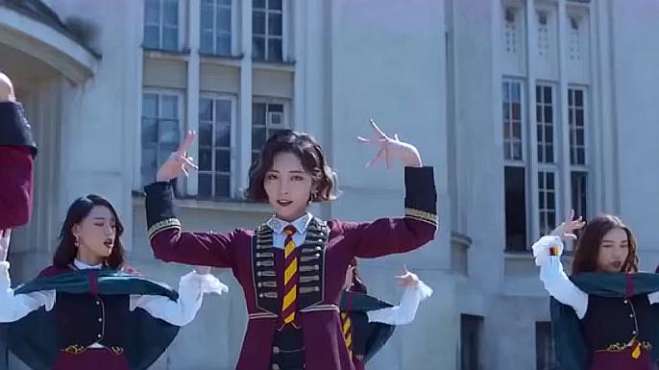 [图]「SNH48」《魔女的诗篇》MV 许佳琪 CUT