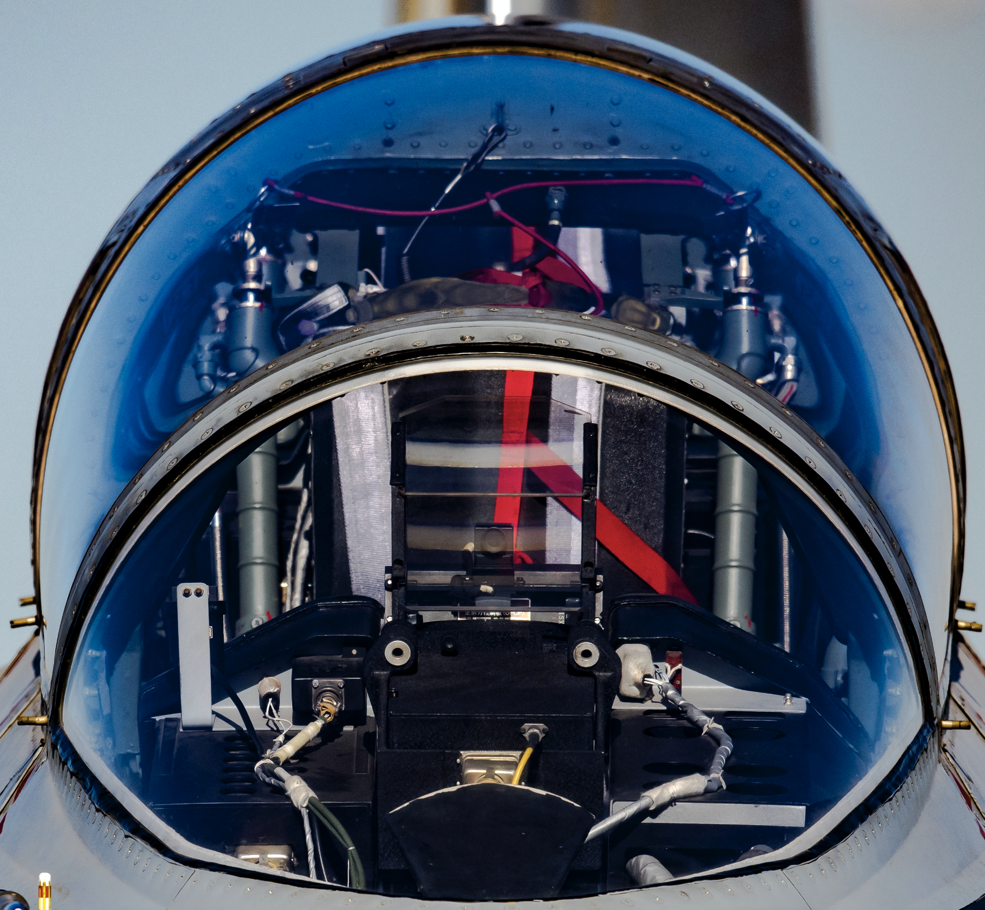 实拍歼轰-7a重型战机,国产第一款炸弹卡车,空对地攻击中坚力量