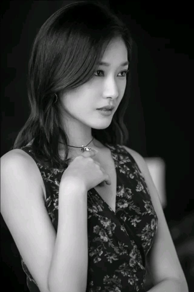 王双精美壁纸:绝美的容颜,完美的身材,总是那样深深让人迷恋