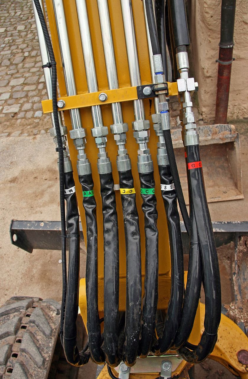 扒渣机配件液压油管卡套式管接头安装方式.