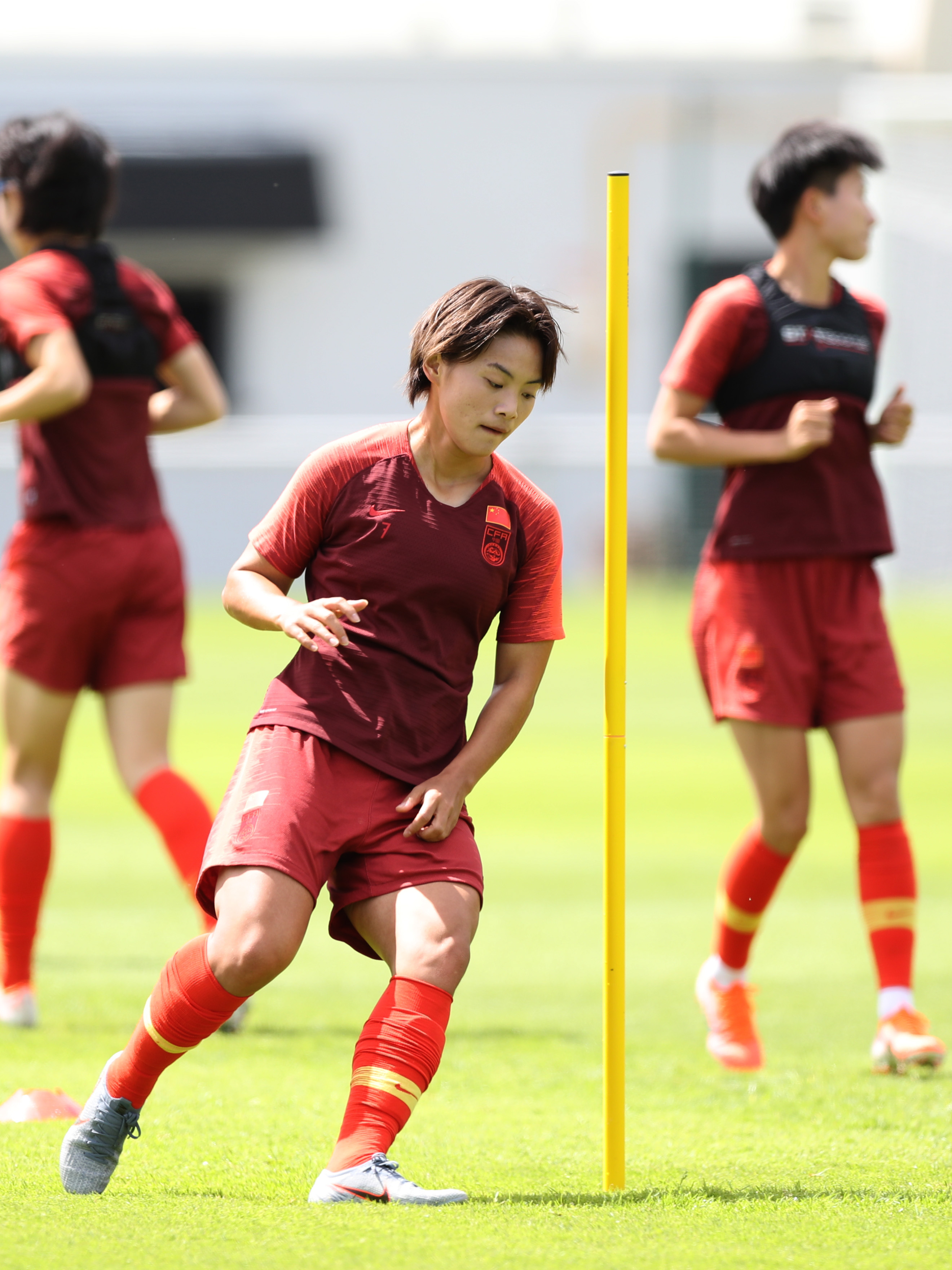 足球——中国队进行赛前训练