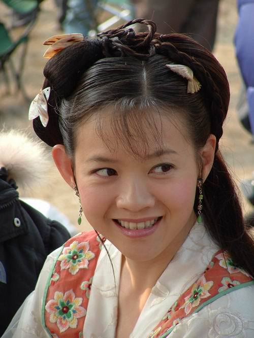 与陈坤,陈志朋,邹娜主演,饰演花鼓,是一位流落名间的的公主,从小被