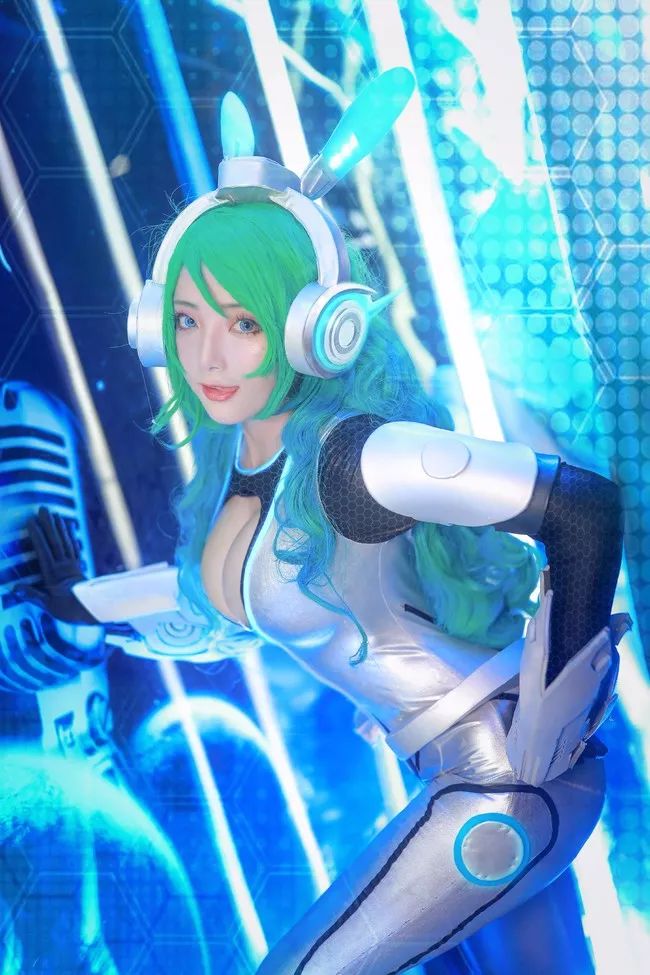 王者荣耀cos:明人不说暗话,胸真大,想和她睡觉!