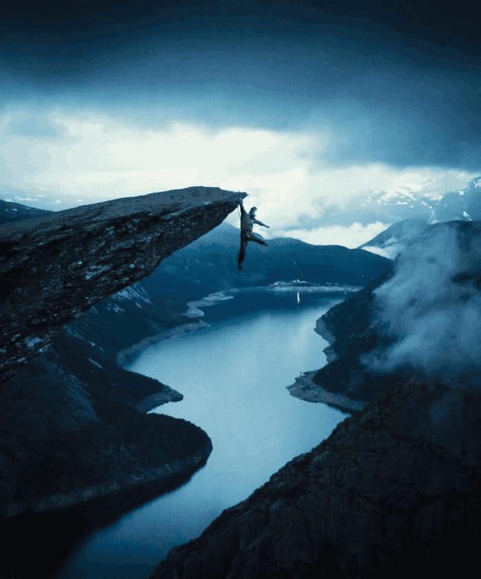 10张在危险边缘的"疯狂"自拍,外国人少果然是有原因的