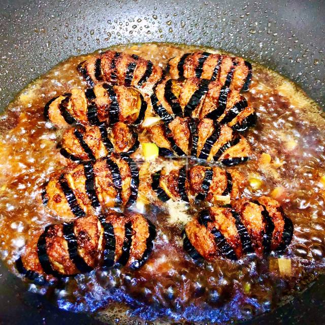 红烧茄夹肉,茄夹软嫩,肉馅香浓,全家都夸很好吃