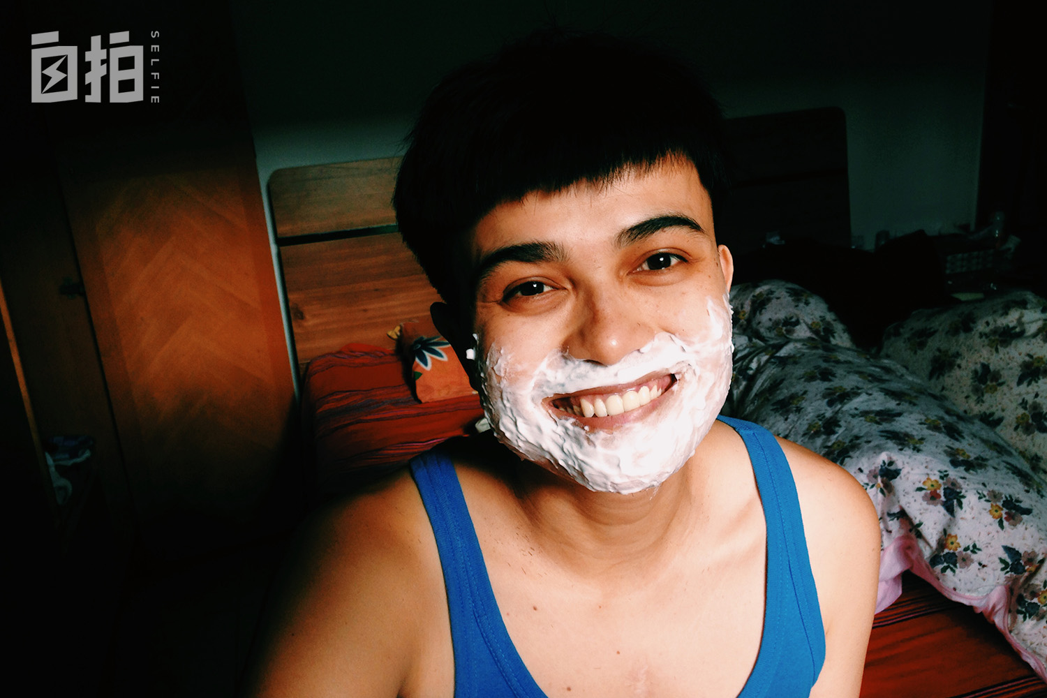 点击右上角头像,关注原创图片栏目《自拍selfie》,给你最真实的好故事