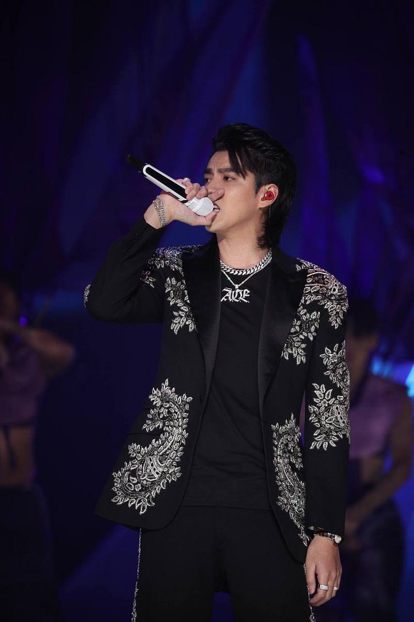 吴亦凡再次出席国际盛典,压轴演唱惊艳全场  2023年5月17日消息