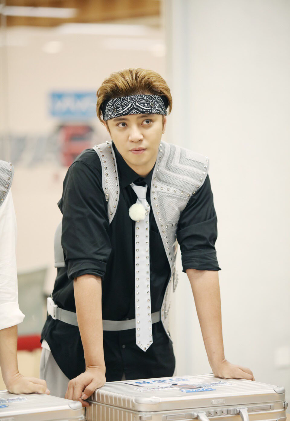 小猪罗志祥深夜发博上热搜,一头秀发变板寸,粉丝直呼:朱碧石!