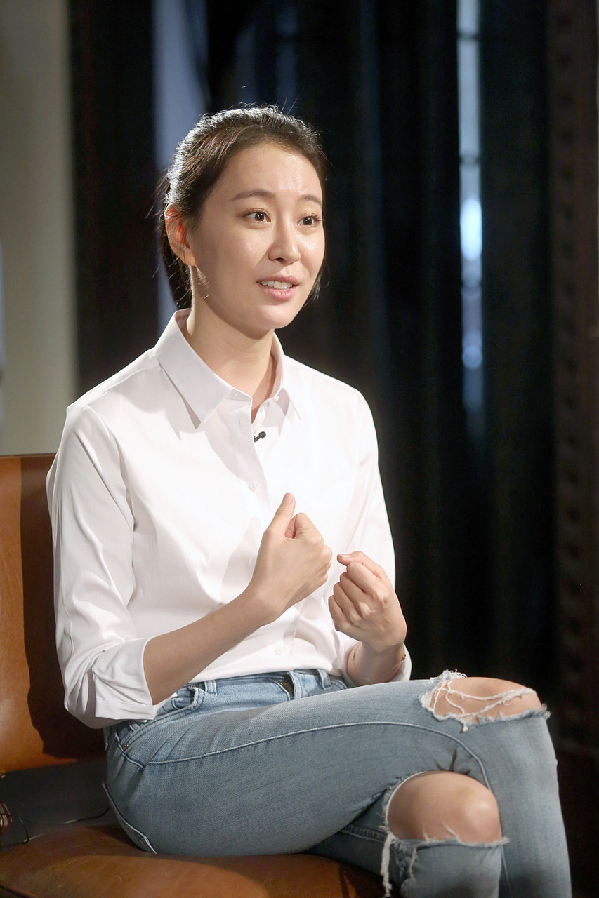 王乐君说拍伪装者被胡歌砸断锁骨# 在拍摄电视剧《伪装者》时,女主角