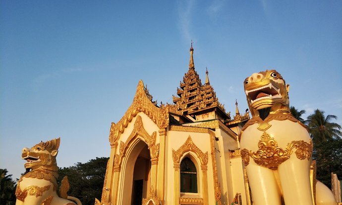 瑞光大金塔,又称仰光大金塔或雪德宫大金塔,高度为98米!