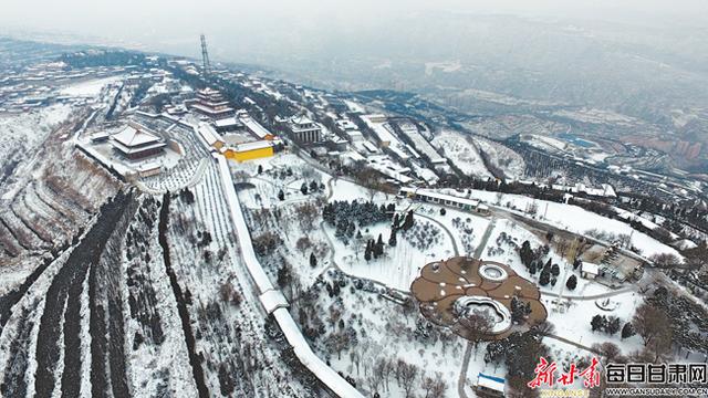 「图片新闻」连续降雪天气把兰州市皋兰山装扮的银装素裹 景美如画