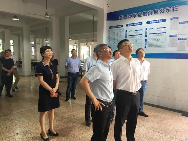 王芬祥检查高考考点准备工作,他要求以最优服务助考生考出好成绩