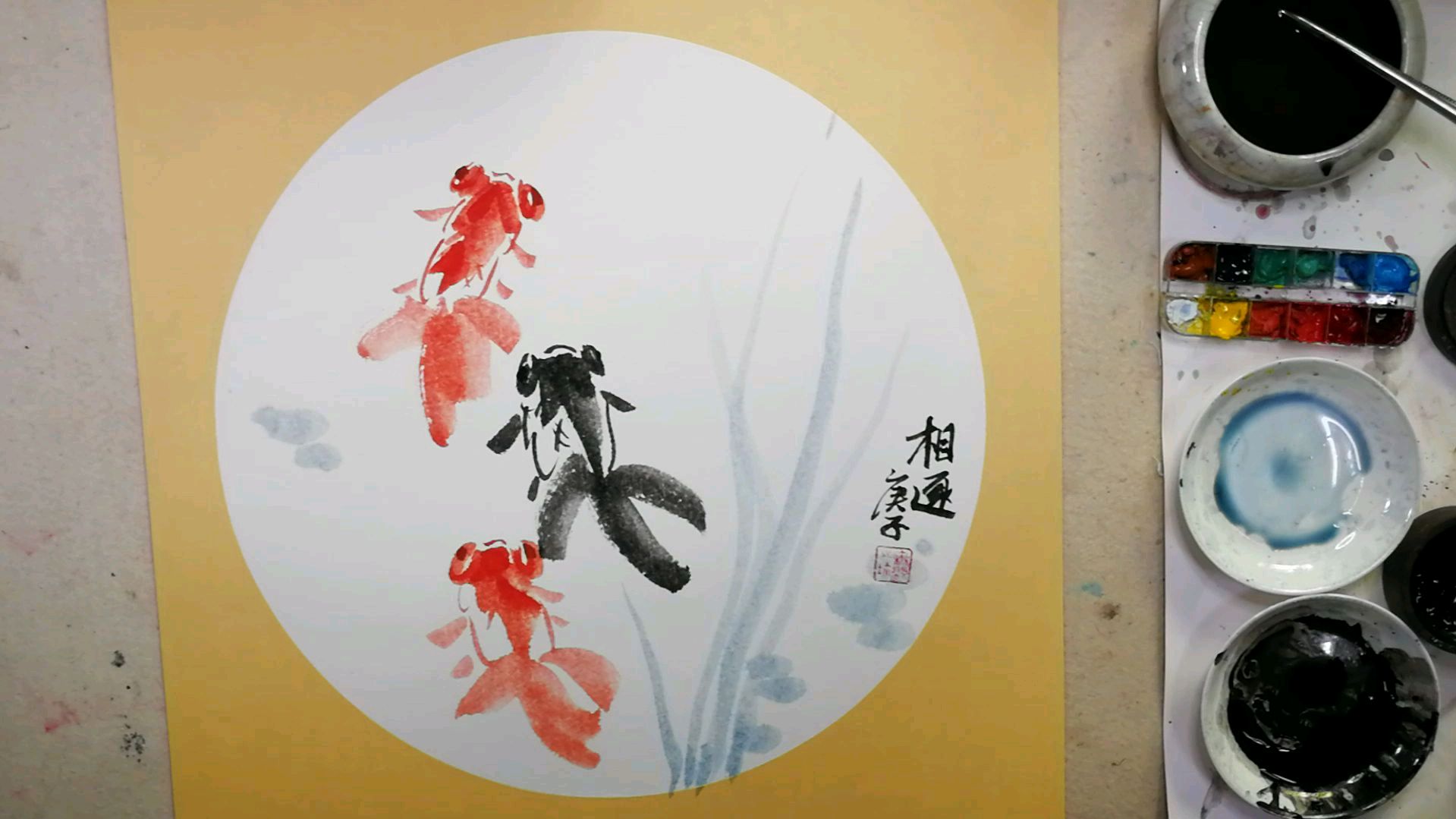 国画普及花鸟集。第七章金鱼的画法。第四节创作参考:1相逐