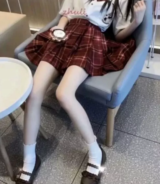 想要拥有小细腿?女生每天踮脚尖10分钟,坚持下去会有大惊喜!
