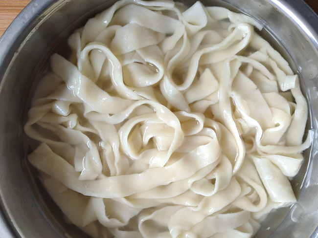 高温天气!一碗山东版大宽面,送你一份清凉