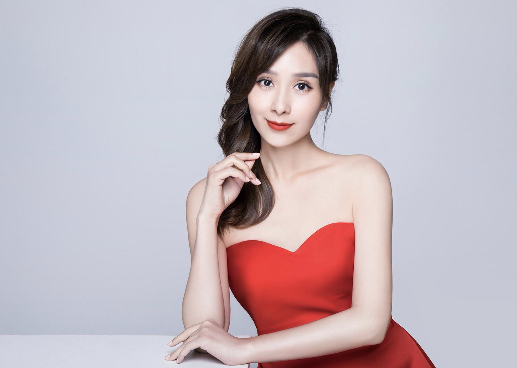 随着刘金宝的调任,周正毅也将自己的投资版图迁移到了香港.