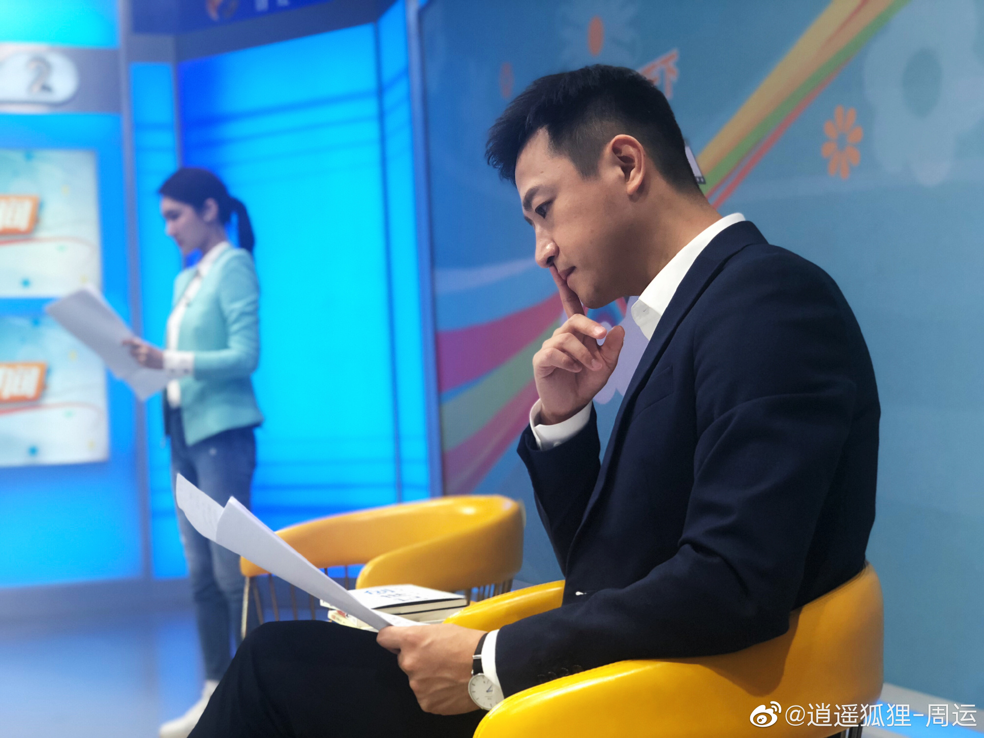 央视主持人周运直播,自曝是个女儿奴,网友们却排队八卦爱情故事