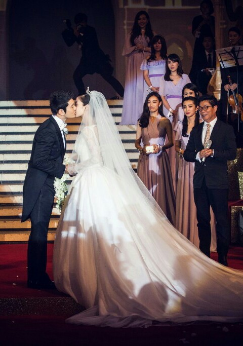 网曝杨颖黄晓明离婚,工作人员回应:假新闻!
