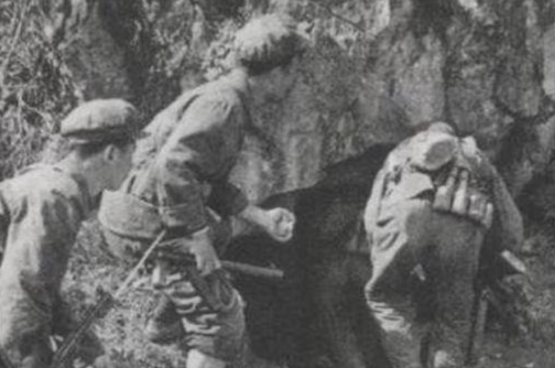 中方折损的最高将领是师级副政委林凤云和副师长赵连玉.