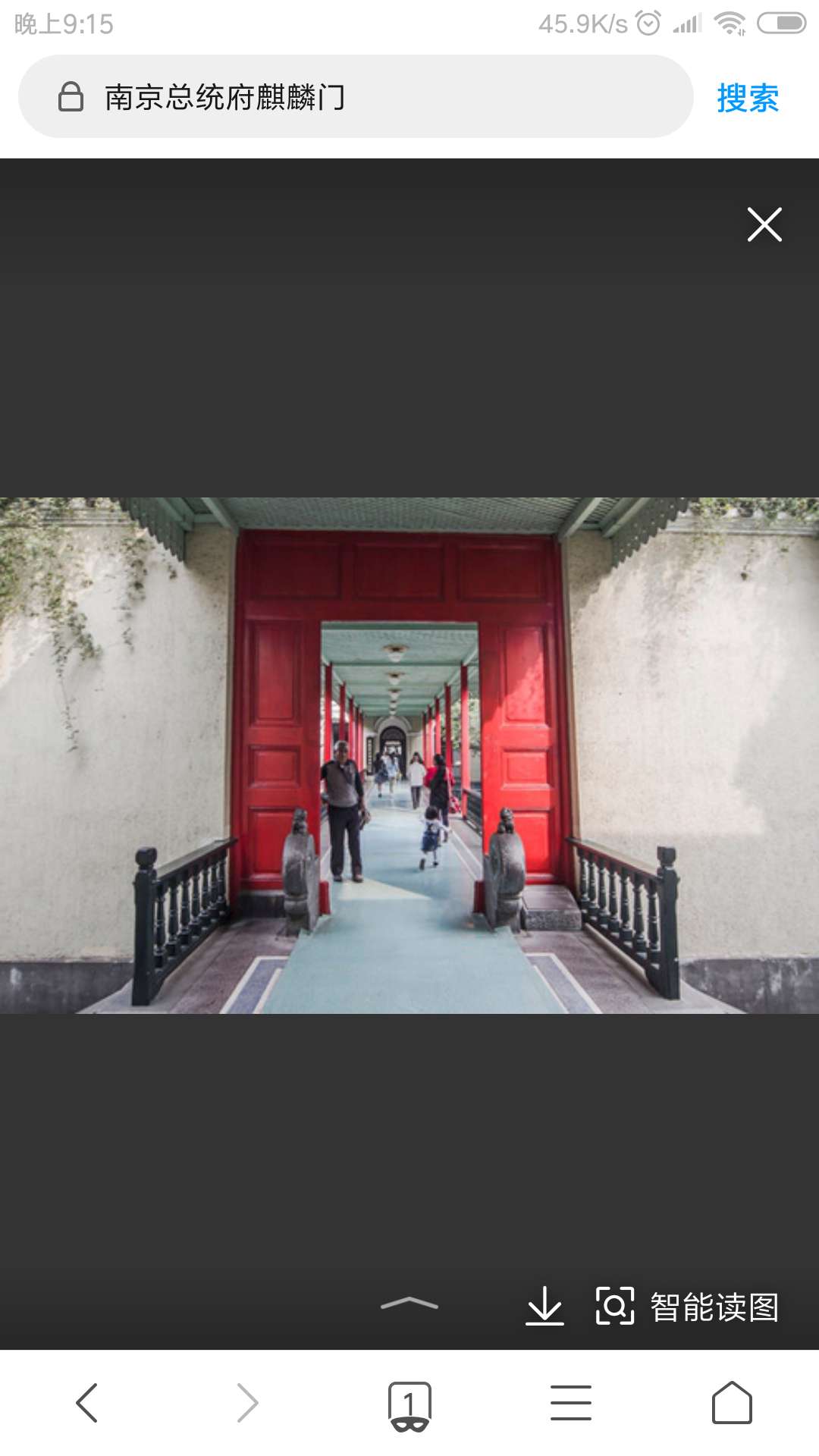 麒麟门 "忘飞阁"是中式的园林建筑,有三楹小屋组成,三面临水迎风,曾是