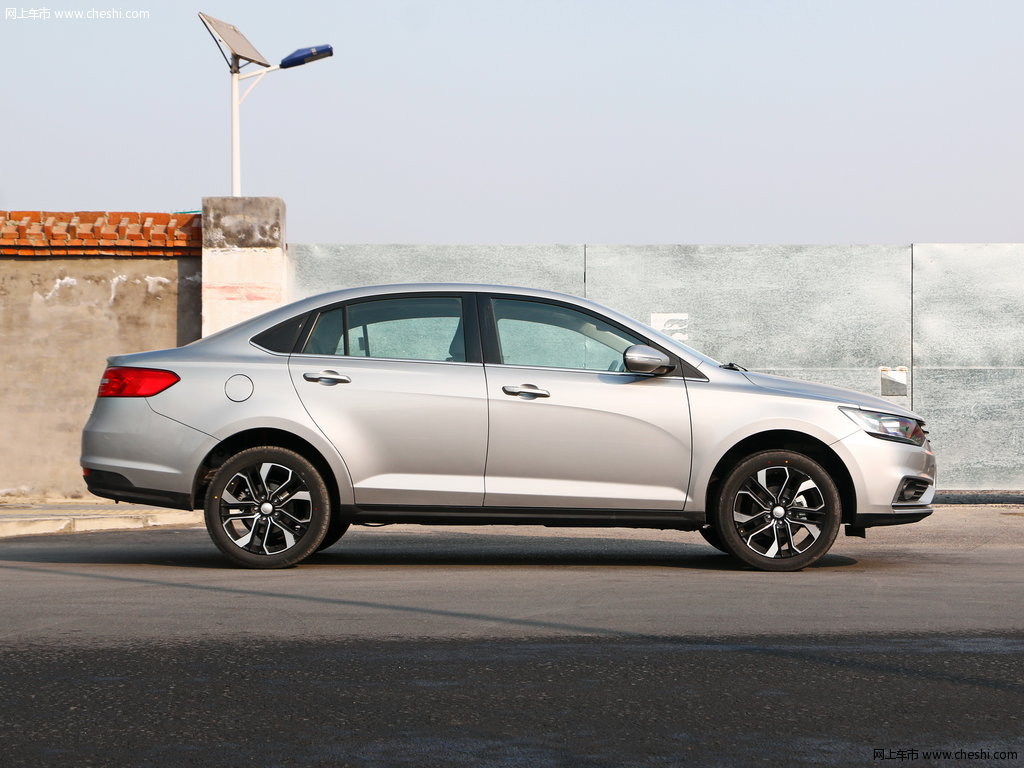 不一样的一汽,测评有着漂亮外观的骏派a50到底怎么样