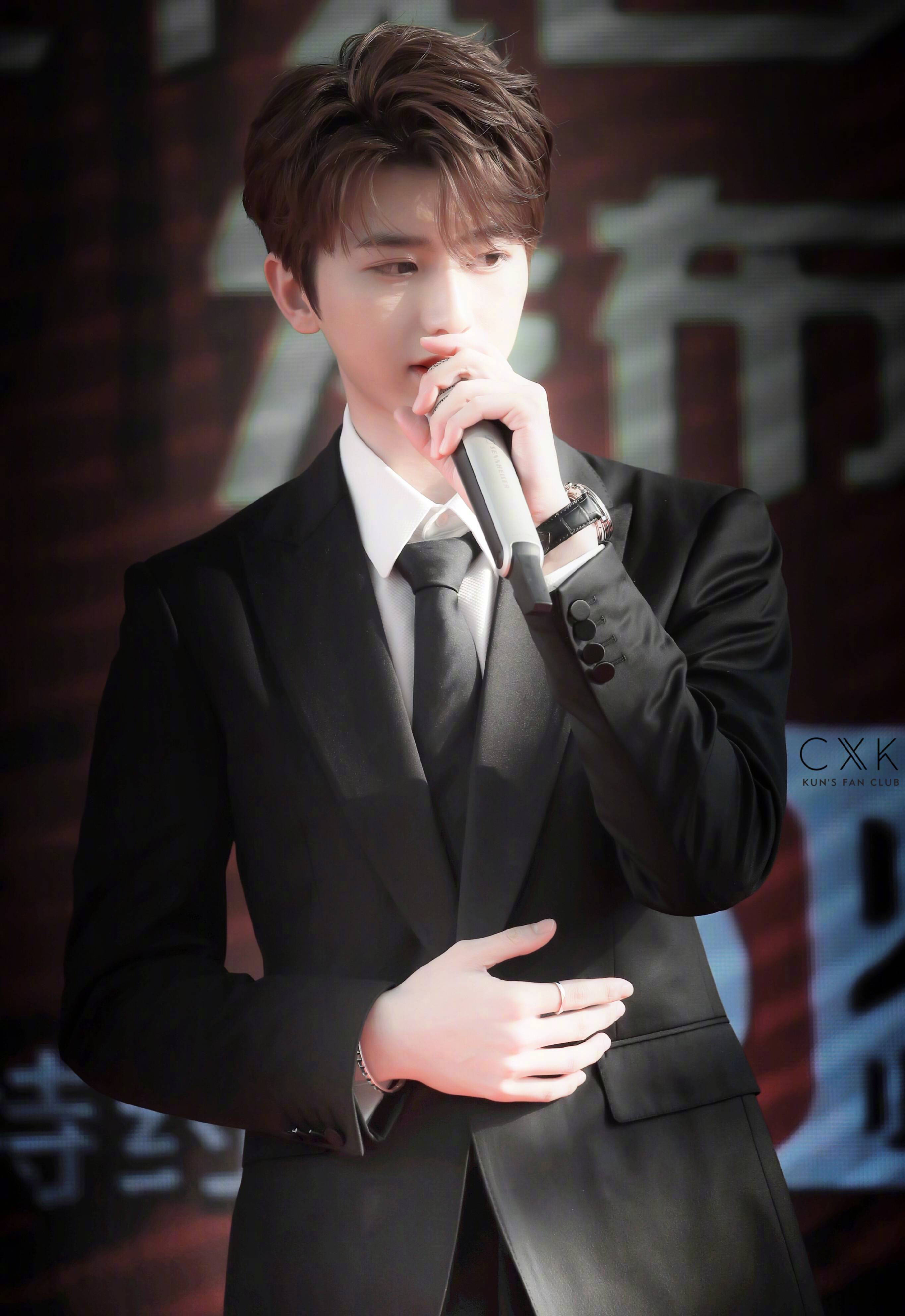 他总是永远的用他满满的善良对待世界,蔡徐坤