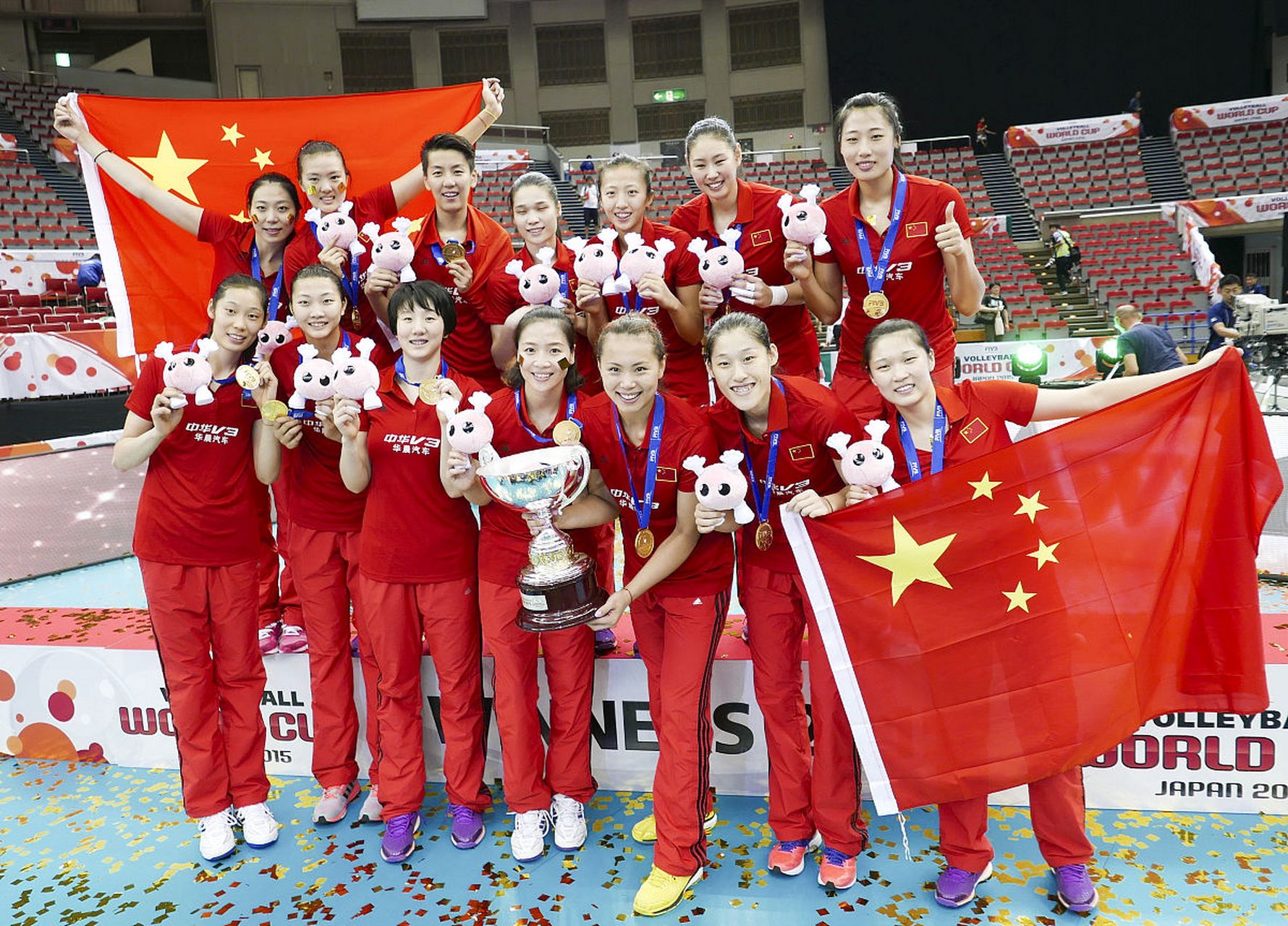 中国女排战胜日本队夺得冠军#  中国女排在本次比赛中表现出色,经过