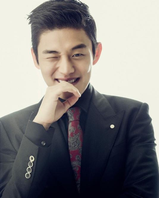 韩国电影「强哲」,忠武路四小生刘亚仁演技爆表之作!