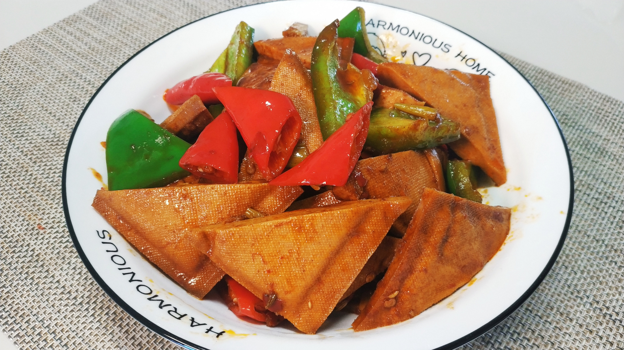家常的豆干做法,做好一盘,下饭下酒都可以,比吃肉还过瘾