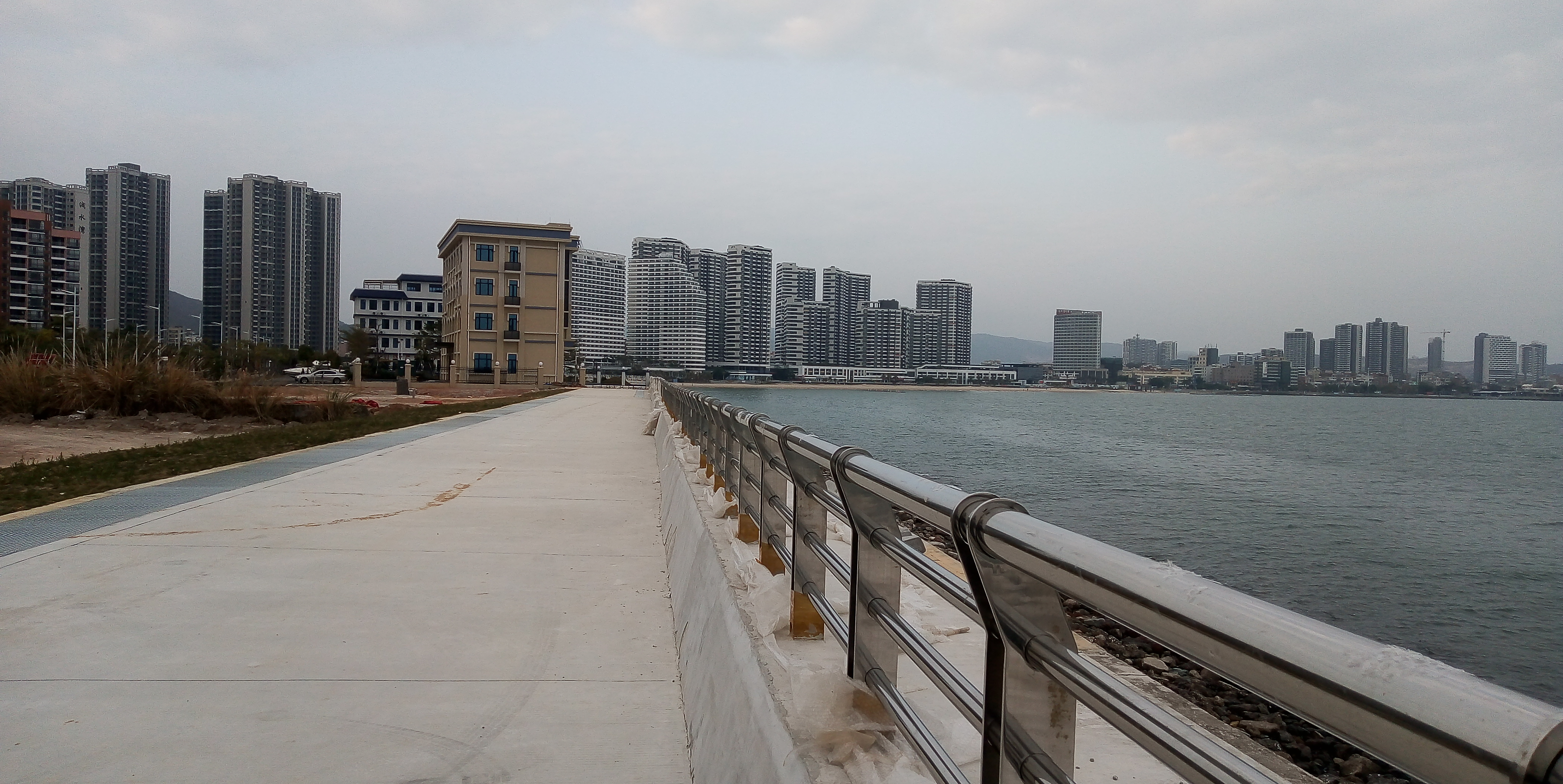 惠州大亚湾霞涌镇海边实拍,空空荡荡,难觅行人