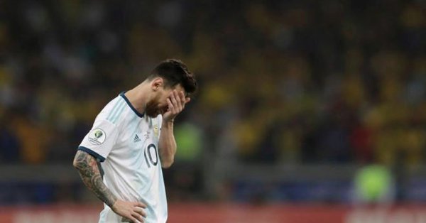 比0-2更绝望!3镜头告诉你阿根廷到底多差 梅西叉腰无语