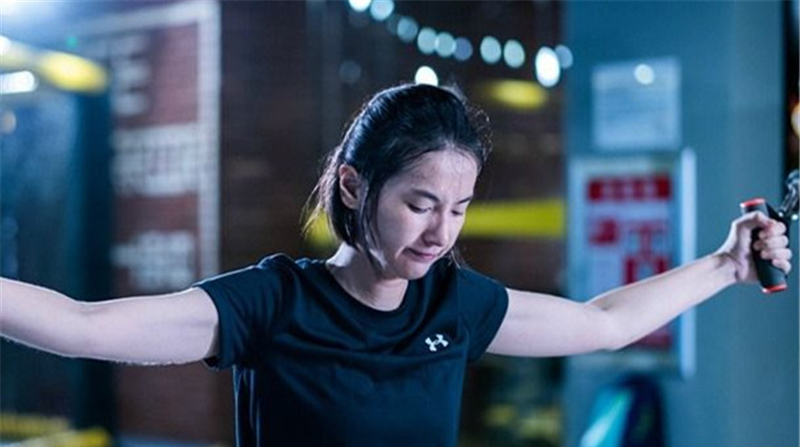 《冷案》中,罗英玮在直面困难的时候,她是这样做的